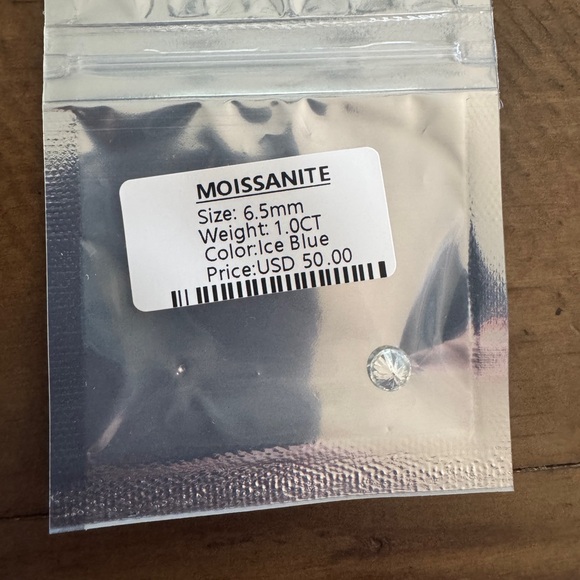 Moissanite Ice Blue Gemstone 6.5mm - Picture 1 of 3
